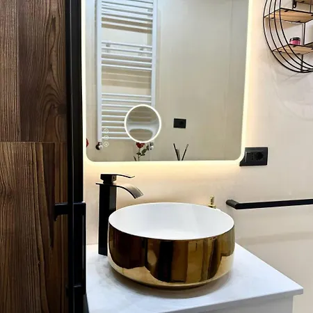 Change S House, Few Stops From St Peter S *